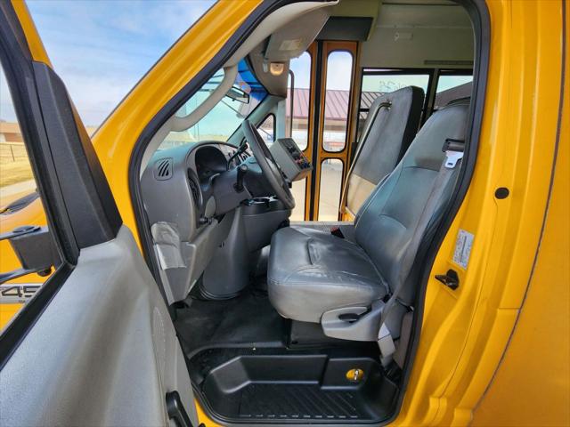 2006 Ford E-450 Cutaway E450 Cube Van 14'-18'