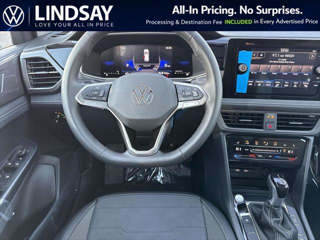 2026 Volkswagen Taos SE Black