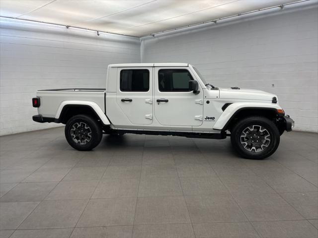 2026 Jeep Gladiator GLADIATOR SAHARA 4X4 2026 Jeep Gladiator GLADIATOR SAHARA 4X4