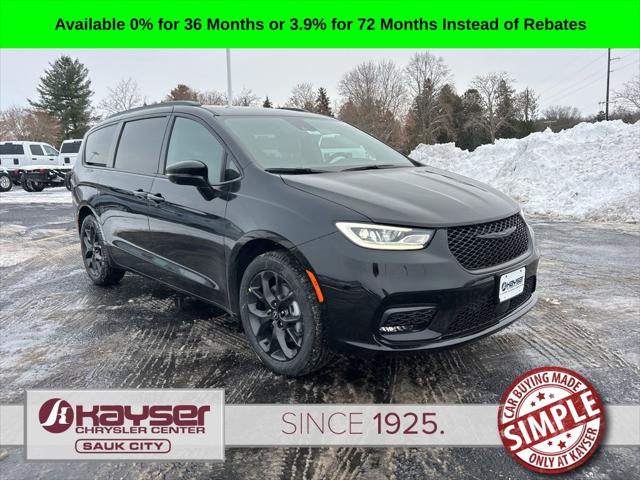 2026 Chrysler Pacifica Select AWD for sale in Sauk City, WI