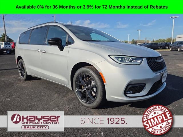 2026 Chrysler Pacifica Select AWD for sale in Sauk City, WI