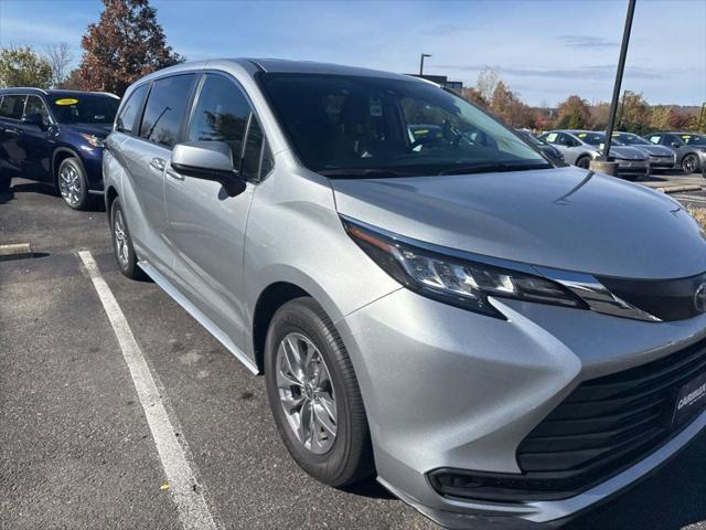 2022 Toyota Sienna LE 2022 Toyota Sienna LE