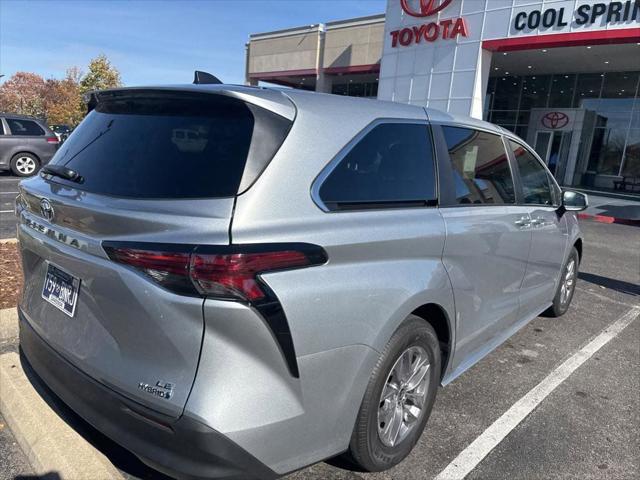 2022 Toyota Sienna LE 2022 Toyota Sienna LE