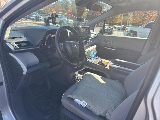 2022 Toyota Sienna LE 2022 Toyota Sienna LE