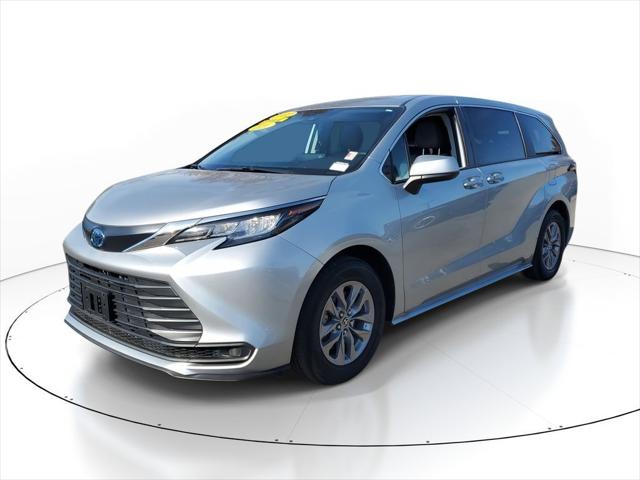 2022 Toyota Sienna LE 2022 Toyota Sienna LE