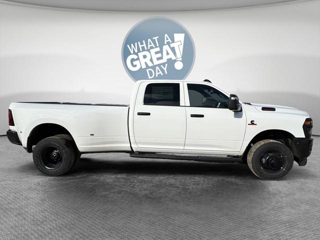 2026 RAM Ram 3500 RAM 3500 TRADESMAN CREW CAB 4X4 8 BOX