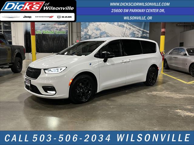 2024 Chrysler Pacifica Hybrid S Appearance Pkg