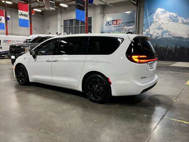 2024 Chrysler Pacifica Hybrid S Appearance Pkg