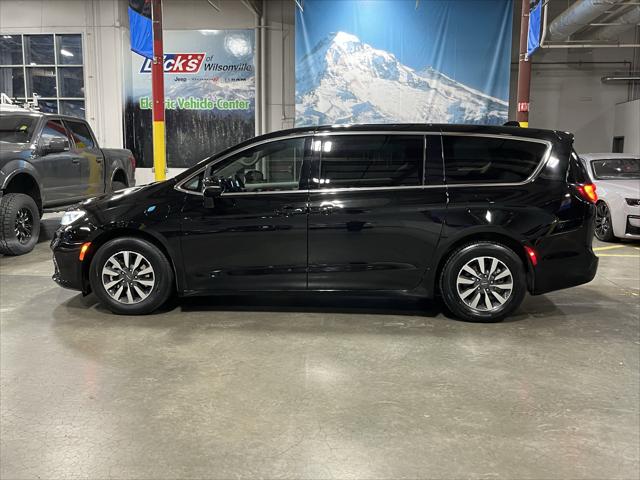 2024 Chrysler Pacifica Hybrid Select