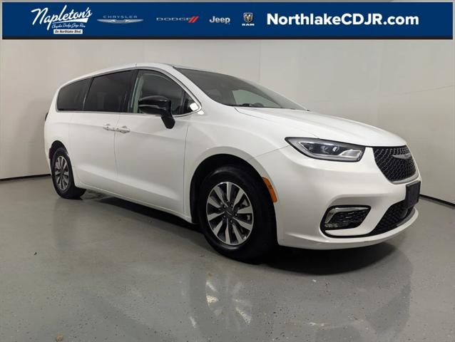 2024 Chrysler Pacifica Hybrid Select