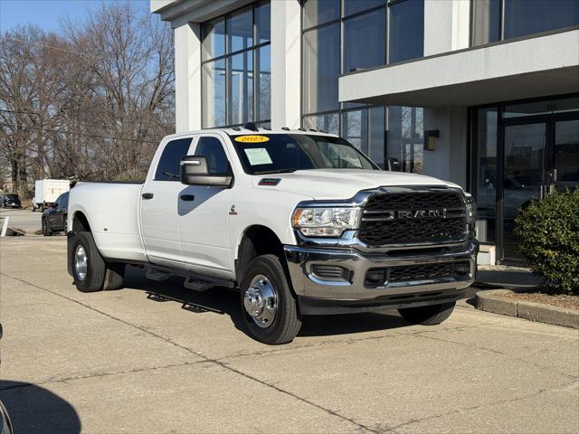 2023 RAM 3500 Tradesman Crew Cab 4x4 8 Box