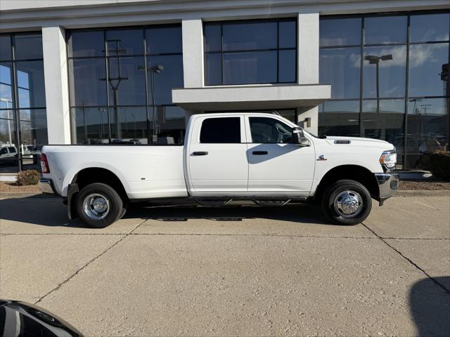 2023 RAM 3500 Tradesman Crew Cab 4x4 8 Box