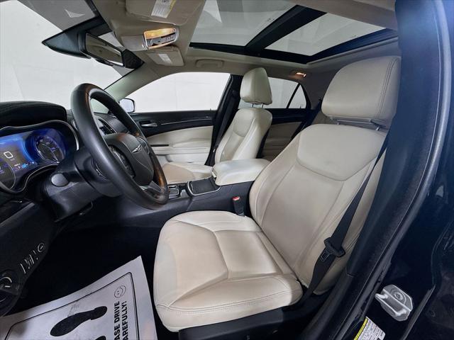 2022 Chrysler 300 Touring L