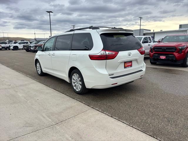 2017 Toyota Sienna XLE Premium 7 Passenger