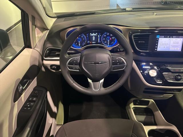 2024 Chrysler Voyager LX