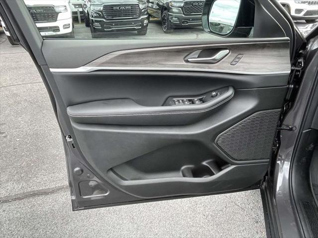 2025 Jeep Grand Cherokee L Limited 4x4