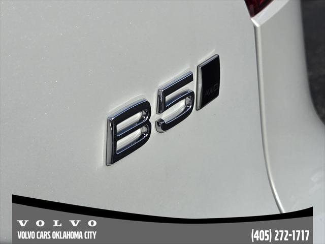 2026 Volvo XC40 Plus, B5 AWD Gas (mild hybrid), Dark