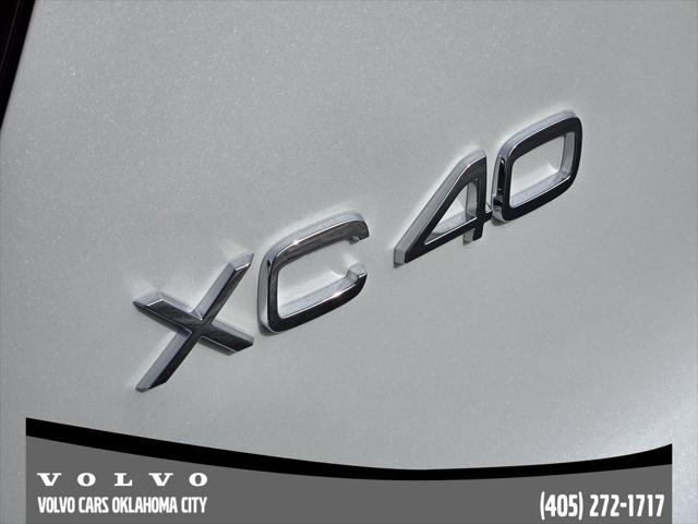2026 Volvo XC40 Plus, B5 AWD Gas (mild hybrid), Dark