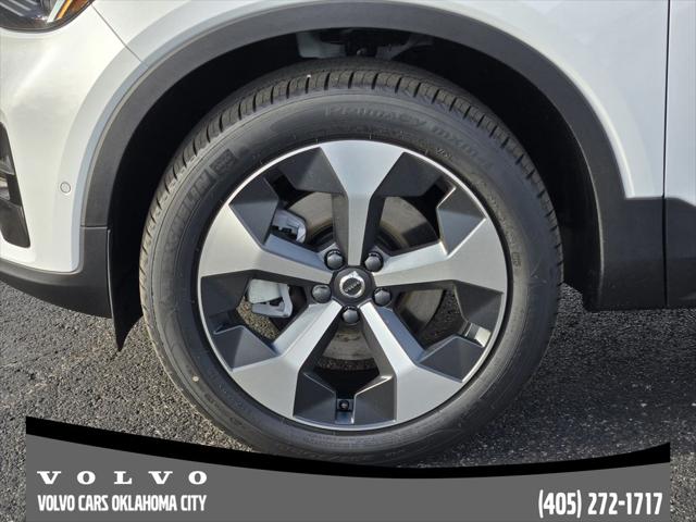 2026 Volvo XC40 Plus, B5 AWD Gas (mild hybrid), Dark