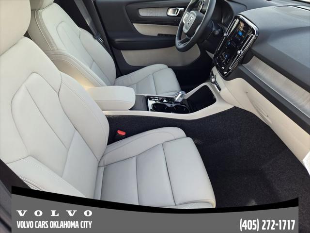 2026 Volvo XC40 Plus, B5 AWD Gas (mild hybrid), Dark