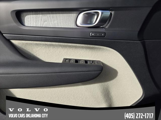 2026 Volvo XC40 Plus, B5 AWD Gas (mild hybrid), Dark