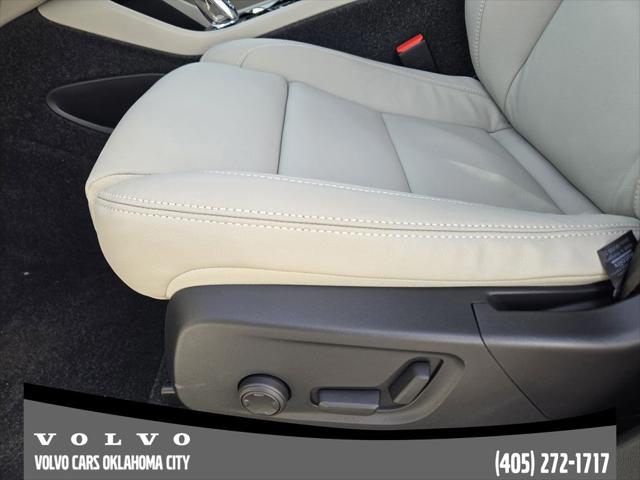 2026 Volvo XC40 Plus, B5 AWD Gas (mild hybrid), Dark