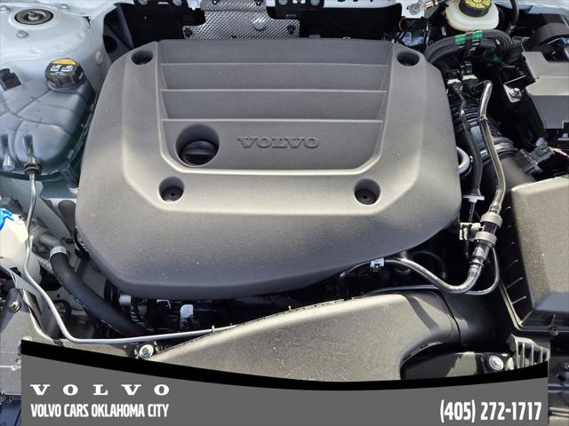 2026 Volvo XC40 Plus, B5 AWD Gas (mild hybrid), Dark