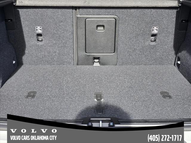 2026 Volvo XC40 Plus, B5 AWD Gas (mild hybrid), Dark