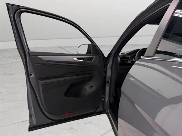 2026 Volkswagen Atlas Cross Sport SE with Technology