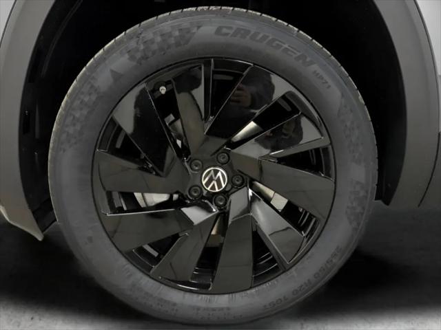 2026 Volkswagen Atlas Cross Sport SE with Technology