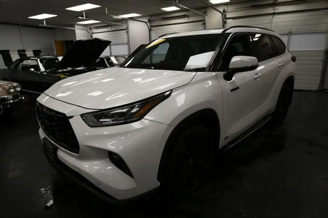 2021 Toyota Highlander Hybrid Platinum