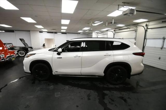 2021 Toyota Highlander Hybrid Platinum