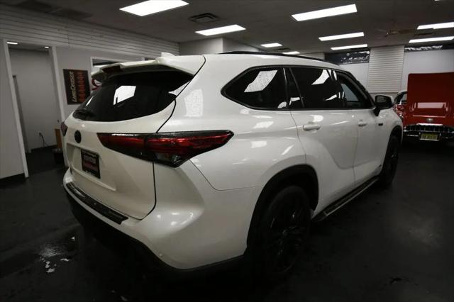 2021 Toyota Highlander Hybrid Platinum