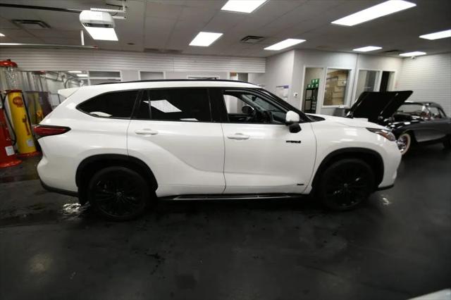 2021 Toyota Highlander Hybrid Platinum