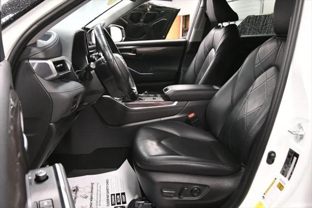 2021 Toyota Highlander Hybrid Platinum
