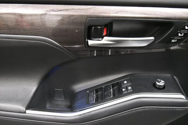 2021 Toyota Highlander Hybrid Platinum