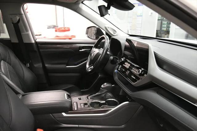 2021 Toyota Highlander Hybrid Platinum