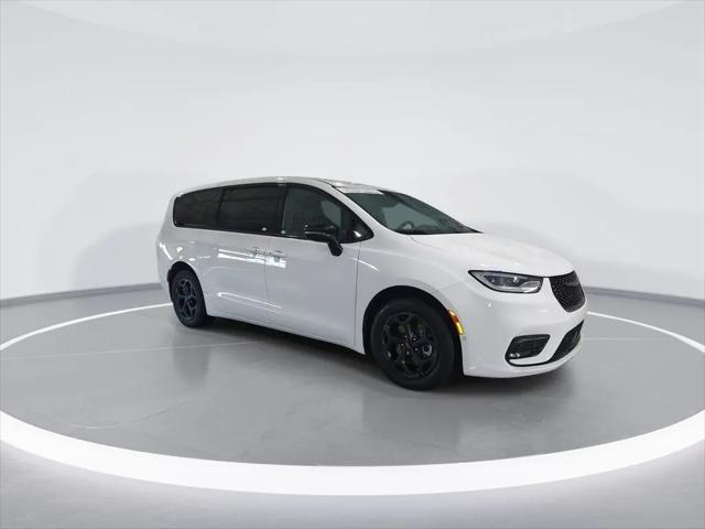 2024 Chrysler Pacifica Hybrid S Appearance Pkg
