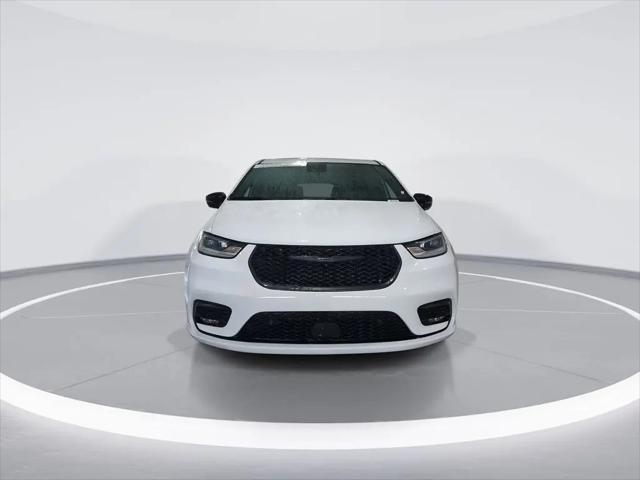 2024 Chrysler Pacifica Hybrid S Appearance Pkg