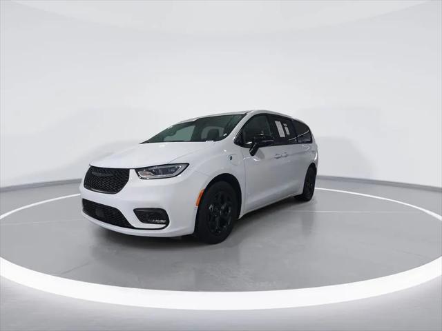 2024 Chrysler Pacifica Hybrid S Appearance Pkg