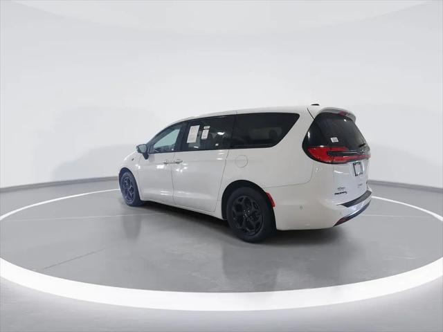 2024 Chrysler Pacifica Hybrid S Appearance Pkg