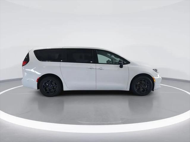 2024 Chrysler Pacifica Hybrid S Appearance Pkg