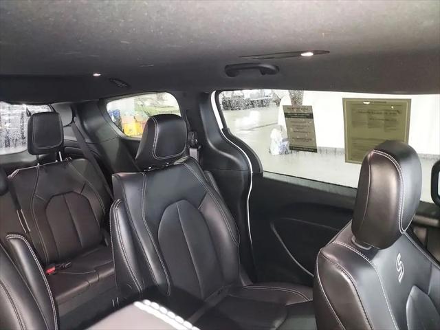 2024 Chrysler Pacifica Hybrid S Appearance Pkg