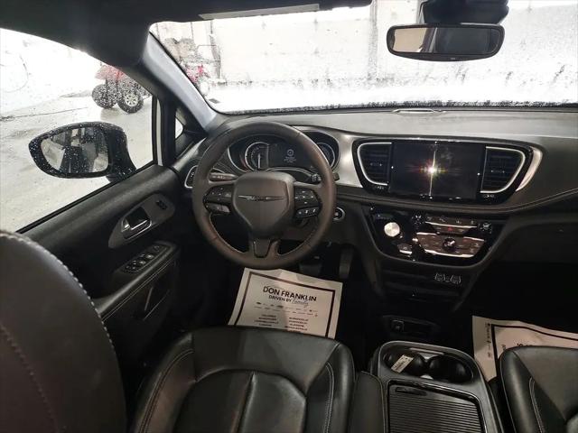 2024 Chrysler Pacifica Hybrid S Appearance Pkg