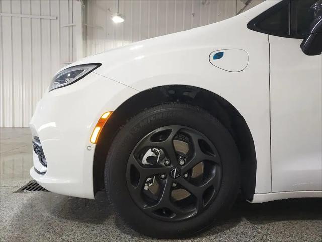 2024 Chrysler Pacifica Hybrid S Appearance Pkg