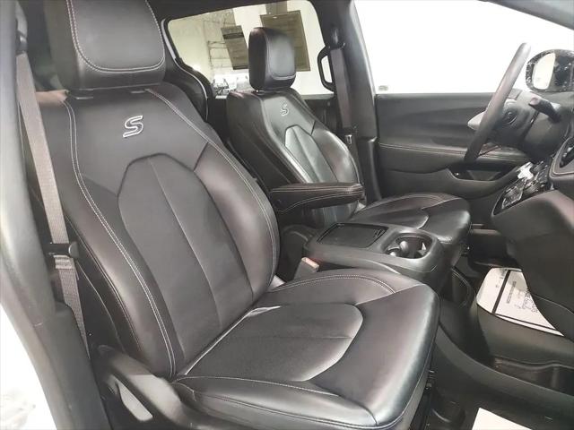 2024 Chrysler Pacifica Hybrid S Appearance Pkg