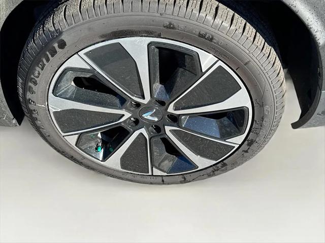 2025 INFINITI VF 8 Plus