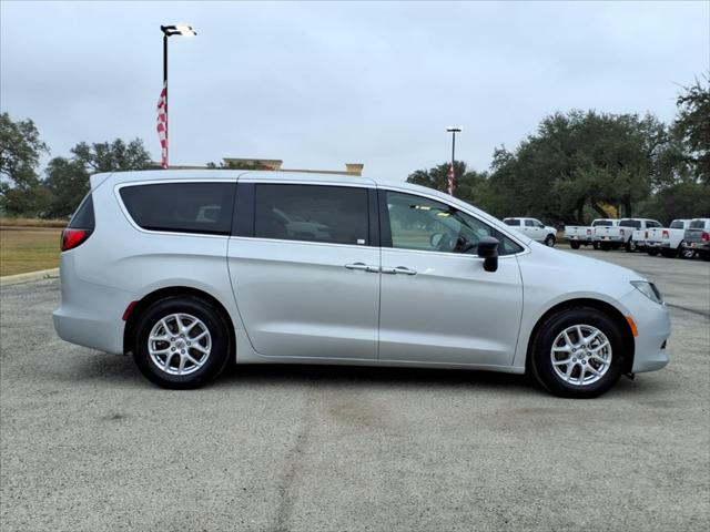 2024 Chrysler Voyager LX