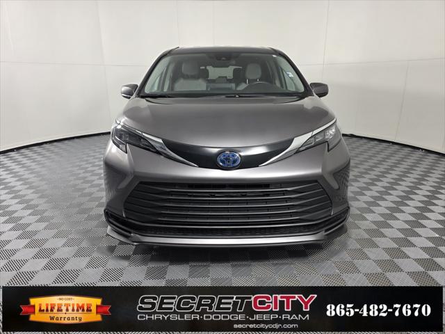 2024 Toyota Sienna LE