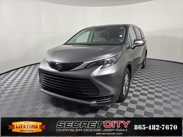 2024 Toyota Sienna LE